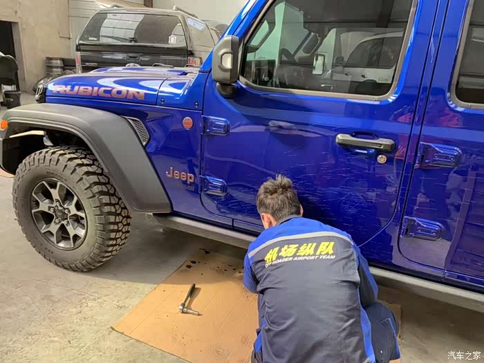 18款牧马人电动踏板