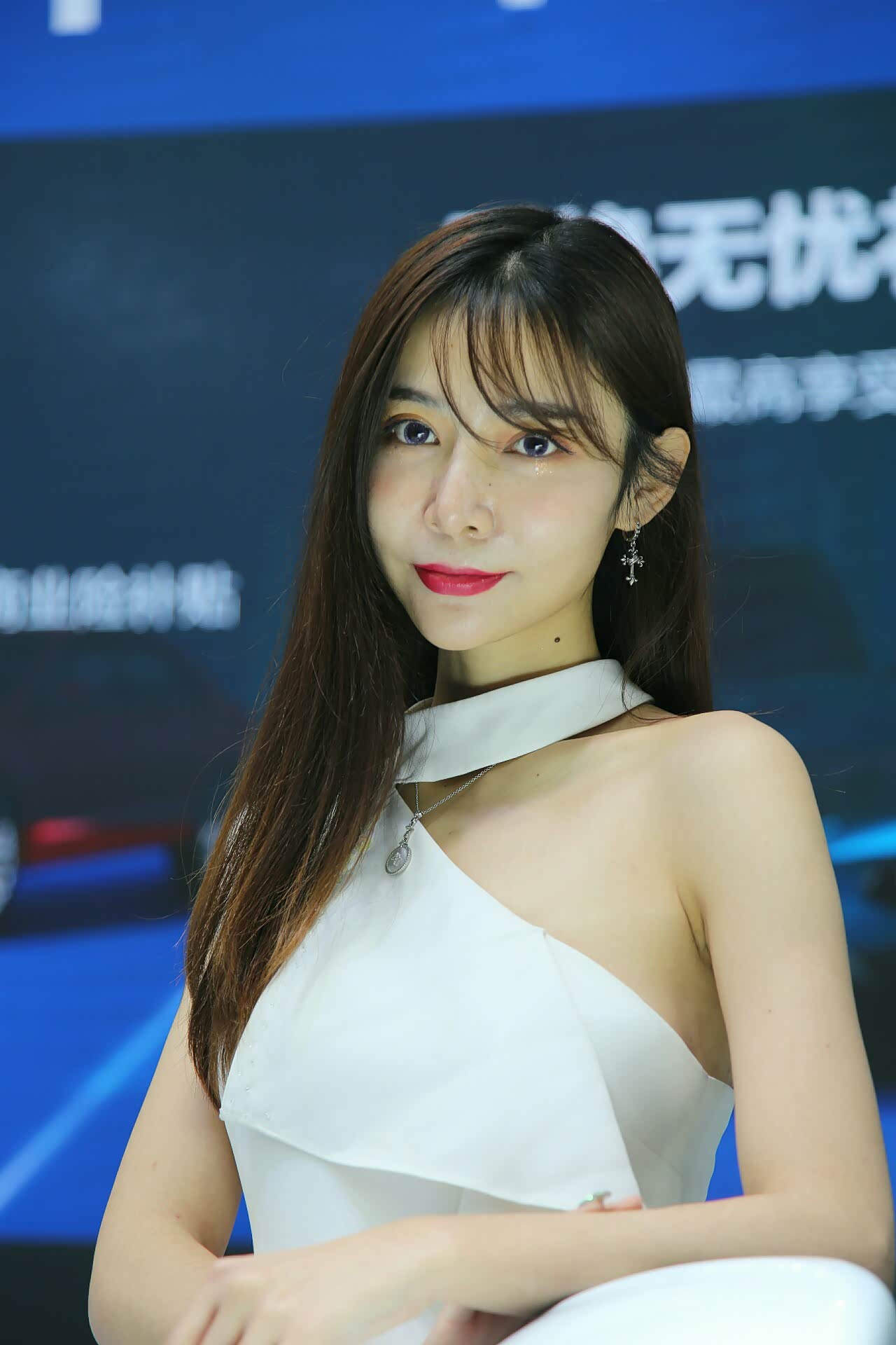 十一国庆节,去兰州车展上看看,车模小姐姐气质真好!