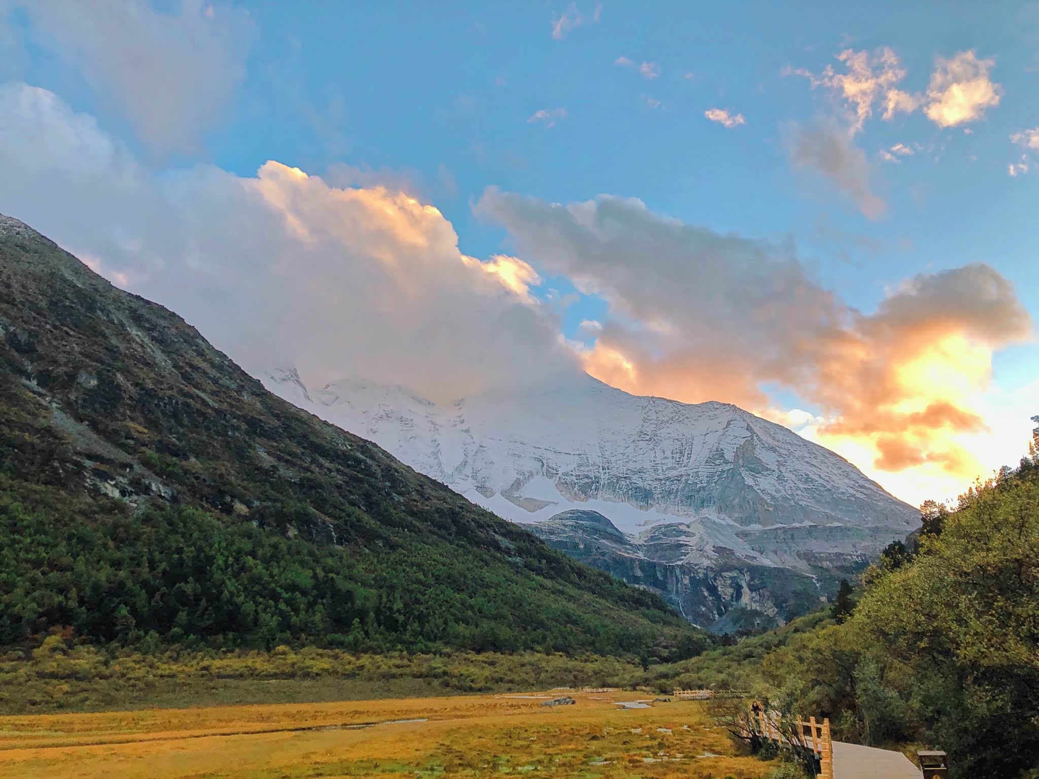【避暑生活双节为伴】稻城亚丁自驾游