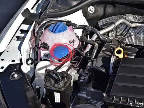 速腾的装玻璃水器具是哪个怎么找不到啊,只看到加玻璃水的口!