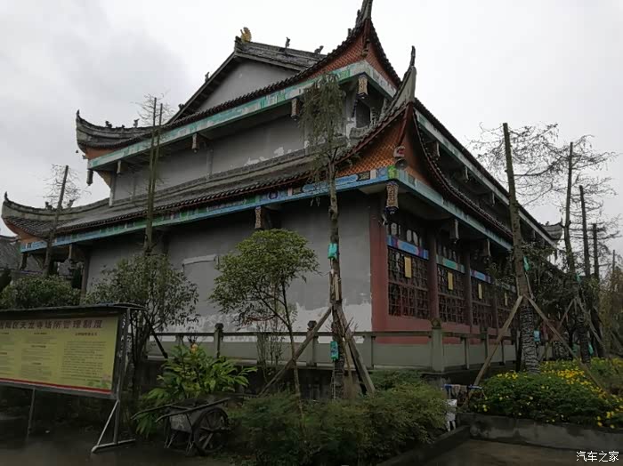 四川长安suv联盟雨后的天龙禅寺更加的大气宏伟