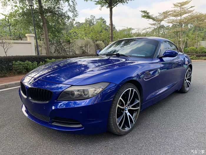 宝马z4硬顶敞篷跑车一代经典车型年轻人的最爱