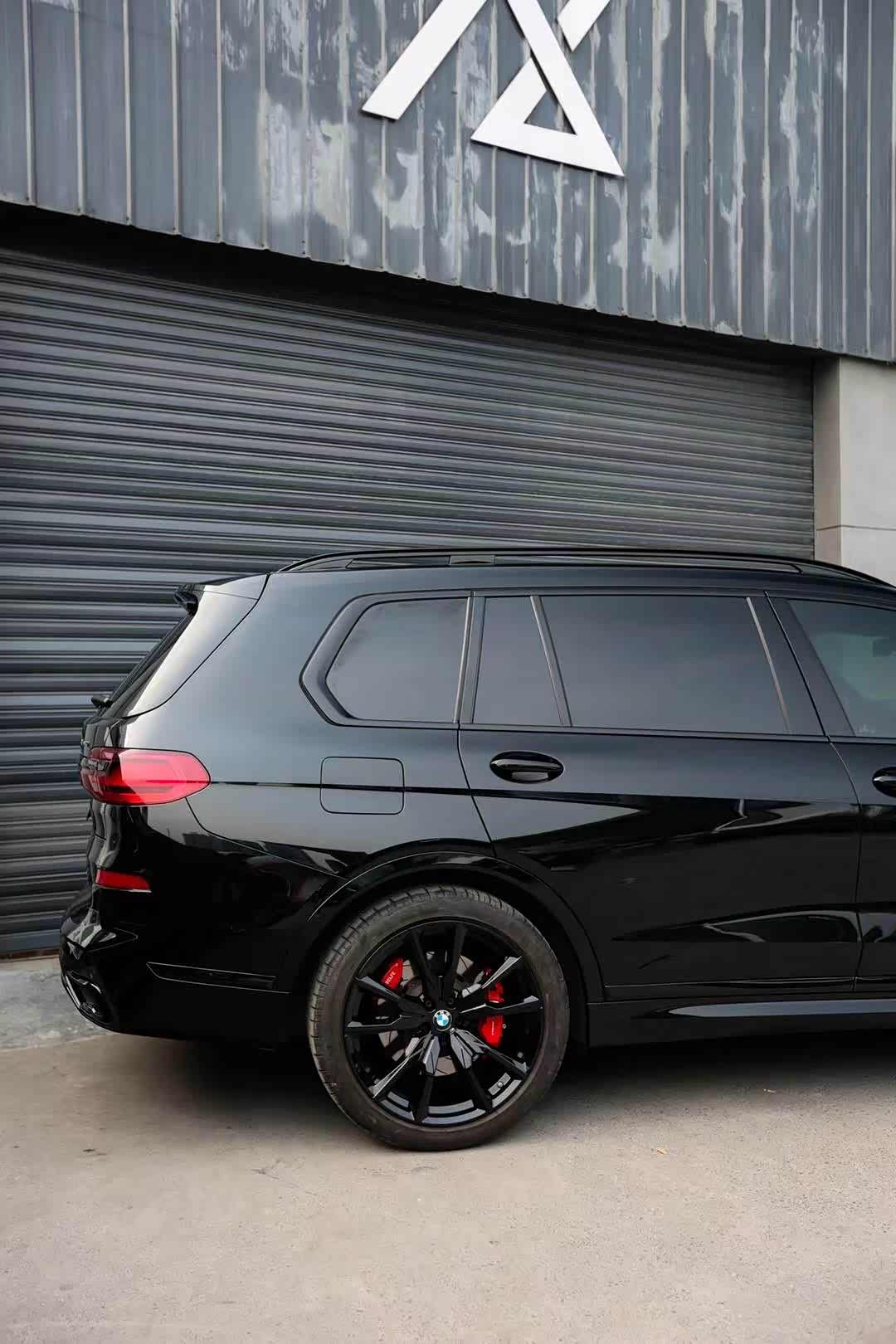 图宝马x7黑武士