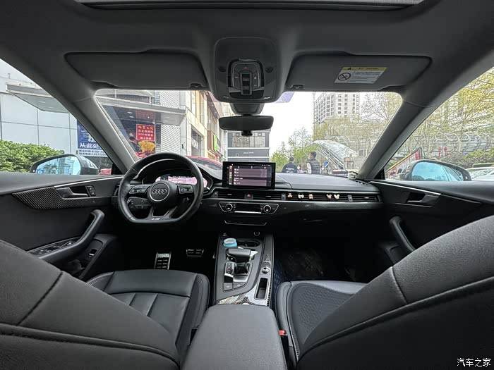 换车出21款天云灰奥迪a540时尚