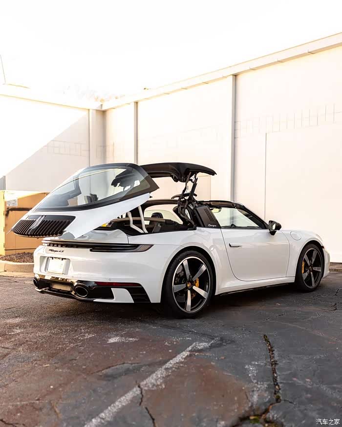 白色 保时捷911 targa 4极致的简约设计之美
