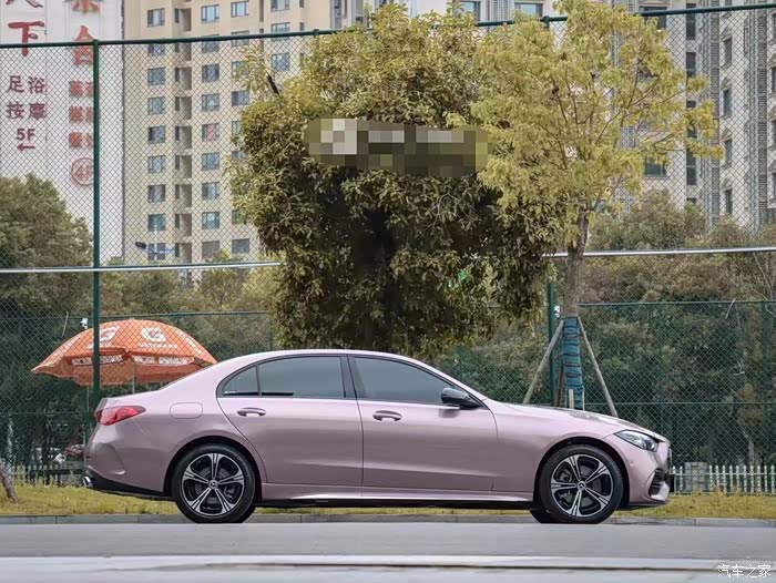 开了一年就要改装奔驰c260l改色冰莓粉看到效果惊呆了