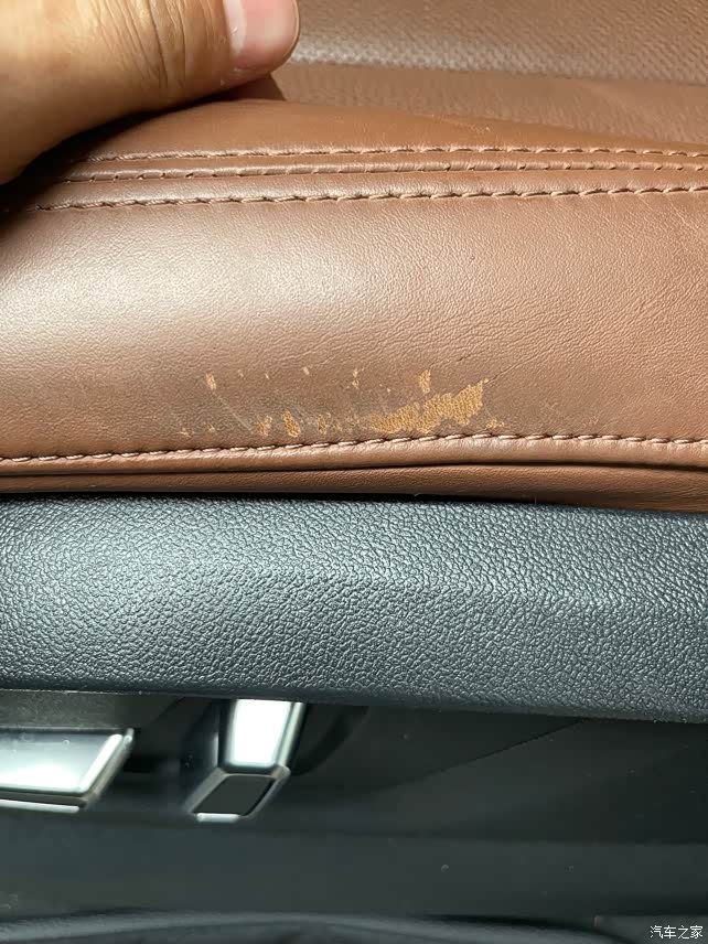 2019款 q7 真皮座椅 主副驾 不到半年掉皮