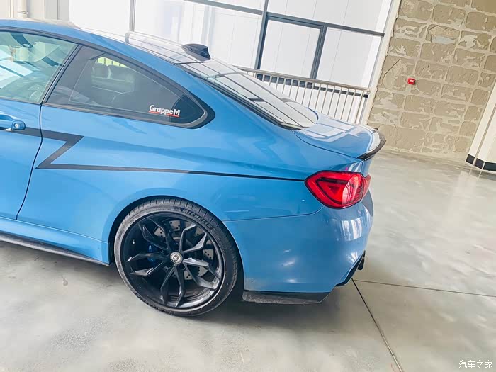 出f82m4原厂正品mp碳纤维尾翼