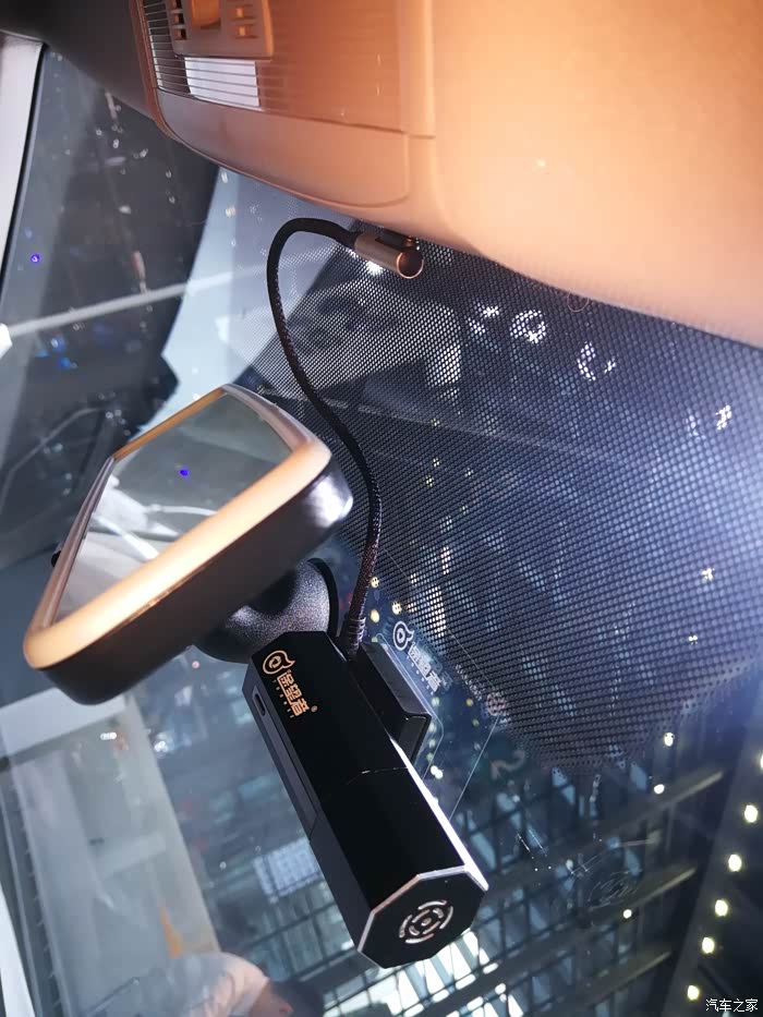 大众新宝来行车记录仪