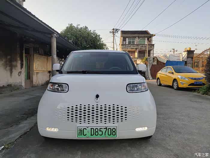 实用的小型电车欧拉白猫