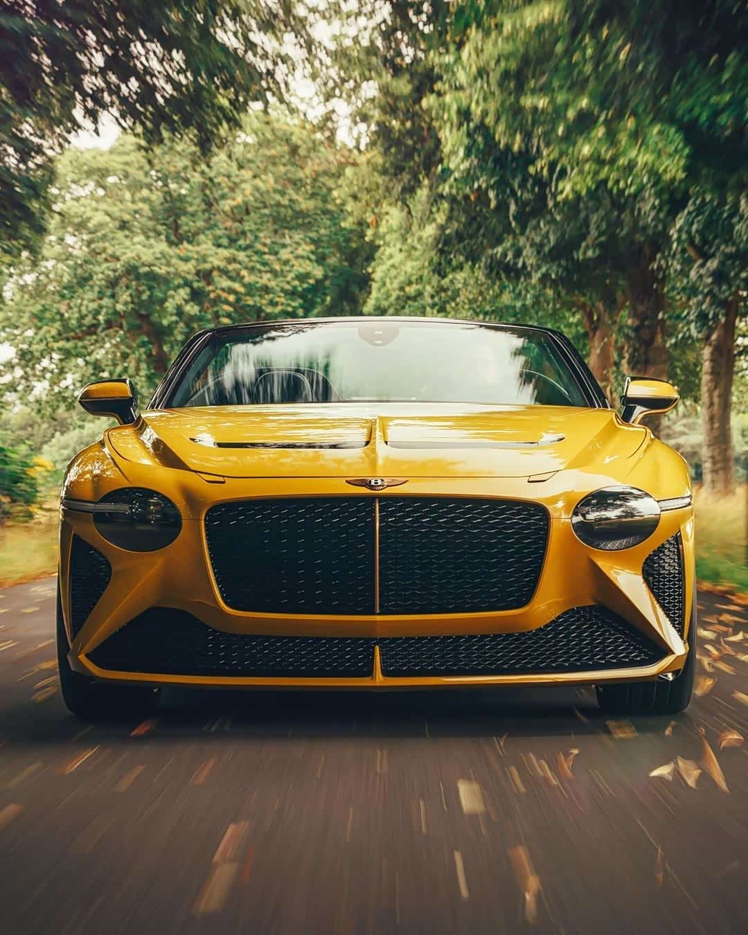 宾利的黄色和奥迪的黄色,难道要开始流行新颜色了._宾利_手机汽车之家