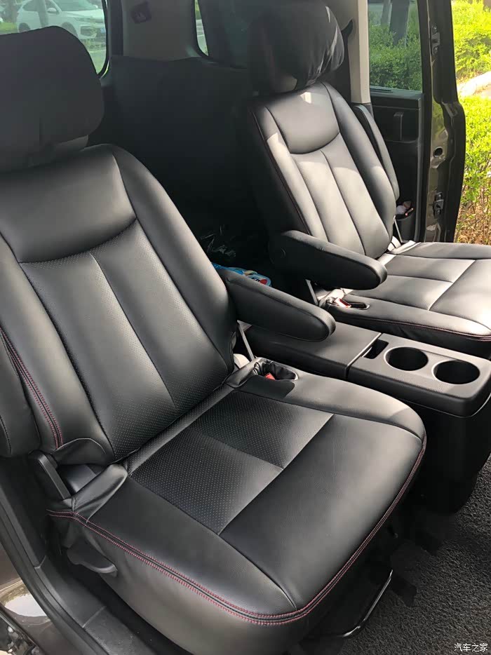 夏朗第二排换贵士座椅效果图