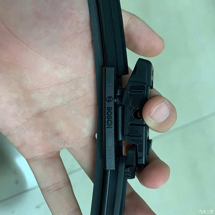 换博世三代雨刮器胶条教程