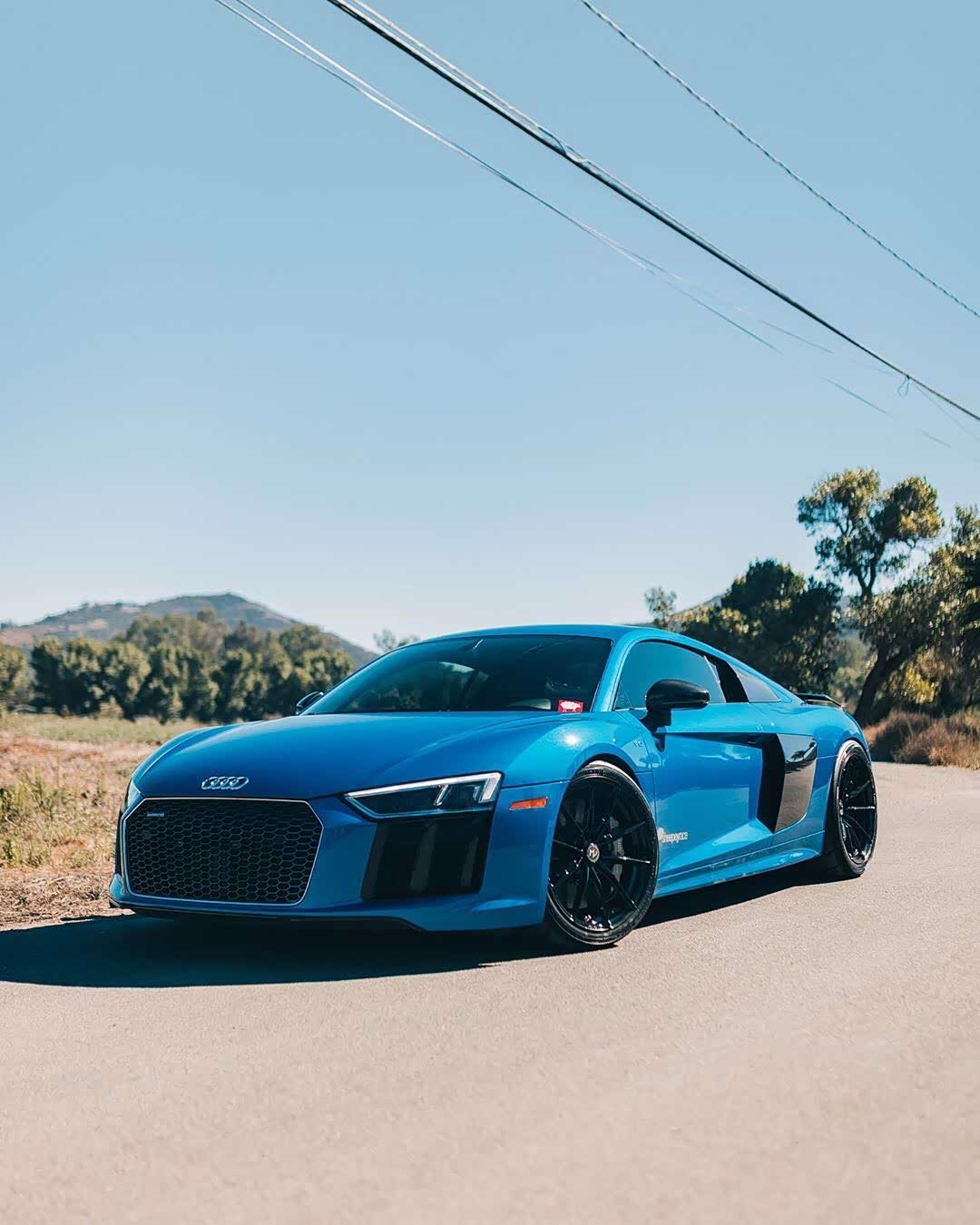 奥迪r8 v10 plus我喜欢这个蓝色