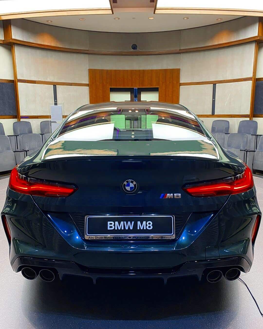 宝马m8四门轿跑车极光版,该车全球限量400台.