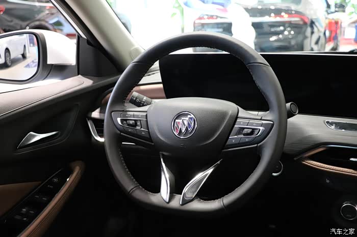 全新样式的三幅平底式多功能方向盘