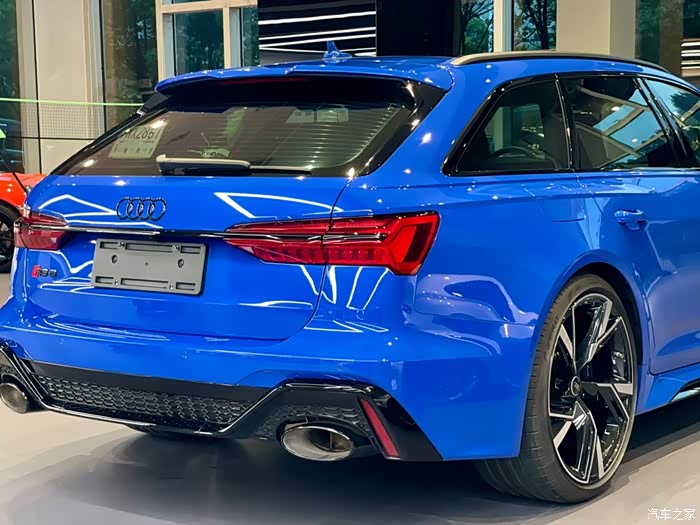 出新款奥迪rs6尊享版