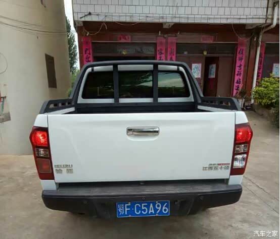 时尚运动后护栏:质量轻,抗压大,耐腐蚀 ,不变形,经久耐用,货箱护栏