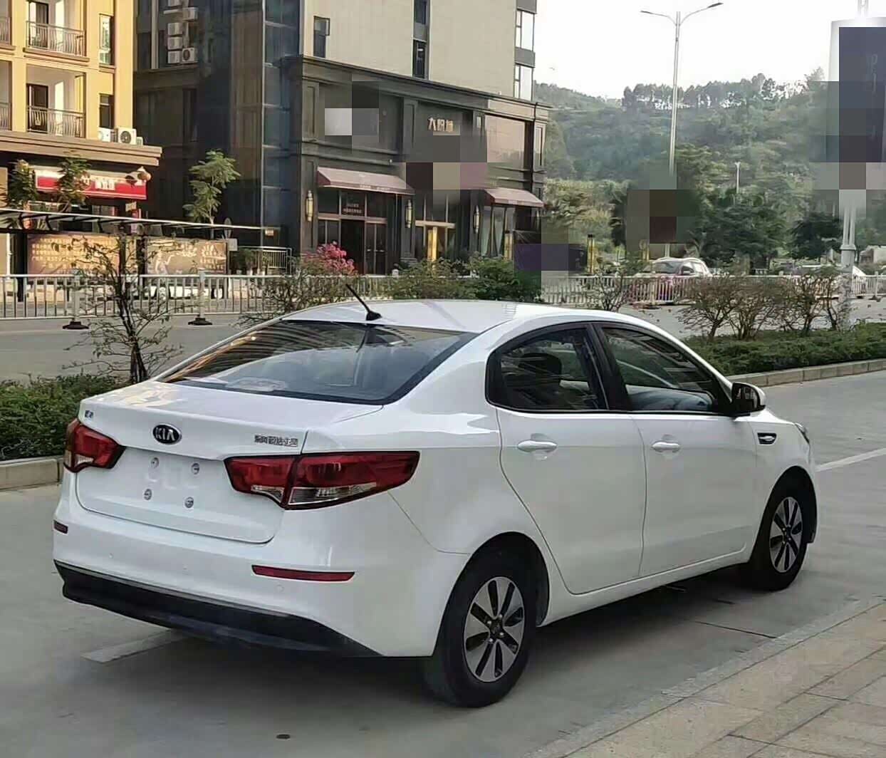 起亚k2超酷的韩系小型车.