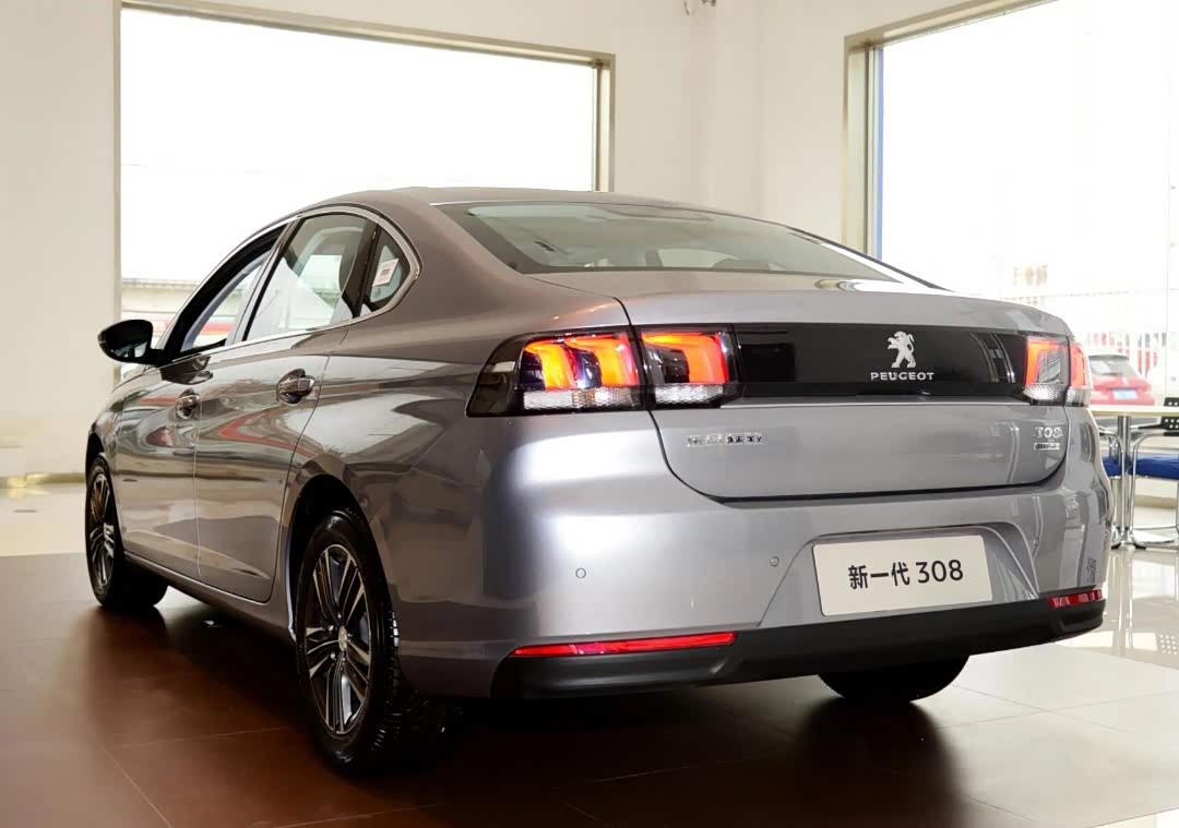 紧凑型轿车采用了十分大气的前脸造型设计_大海师g6论坛_手机汽车之家