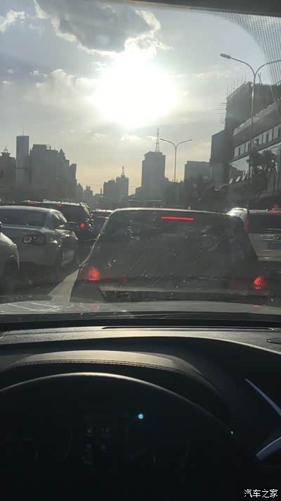 第一次进兰州市区,手动挡就是上下班高峰期堵车有点费脚