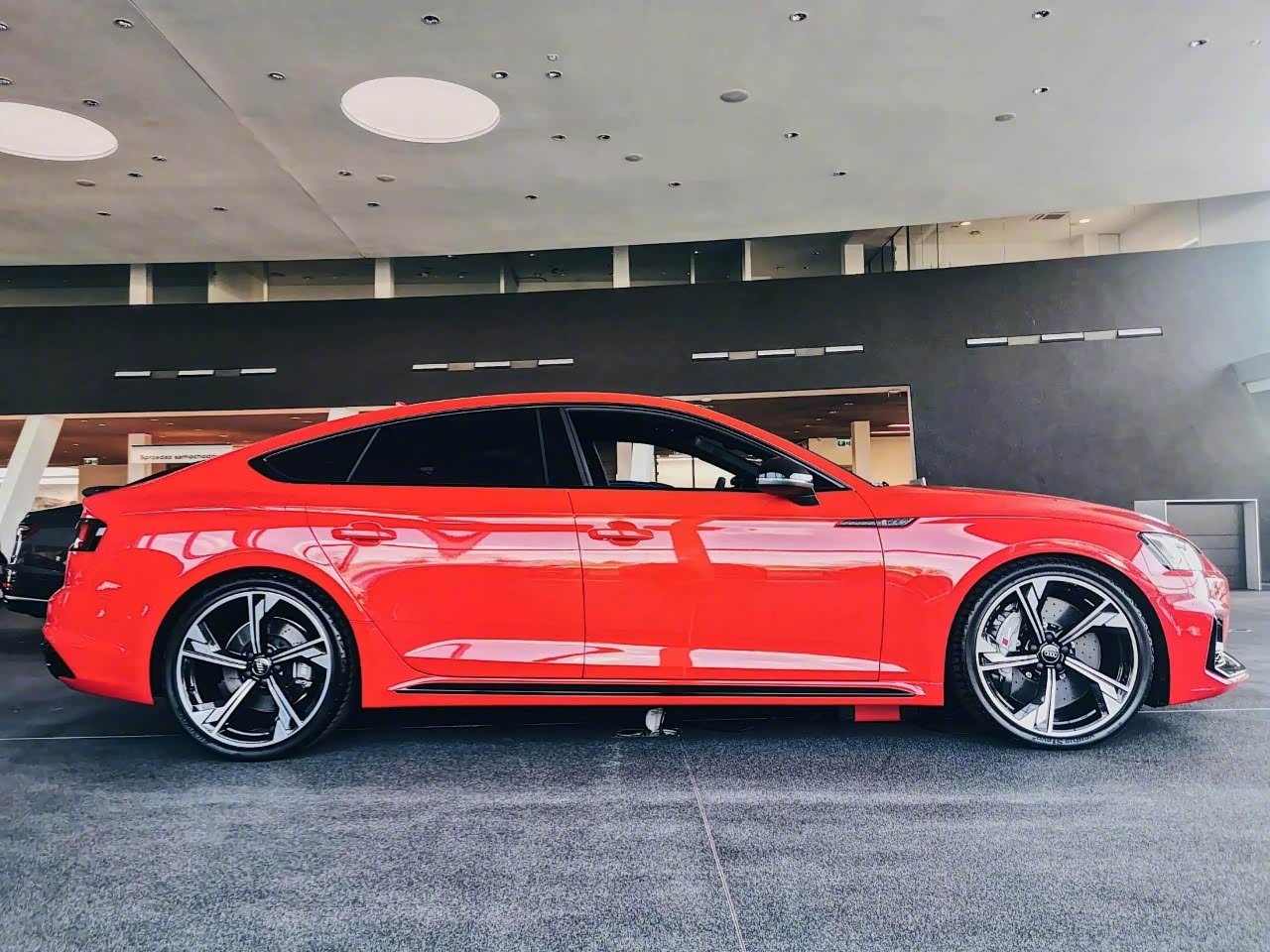 奥迪rs5sportback这个红色颜值真高