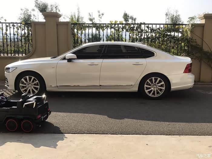 沃尔沃s90,屁股塌了.