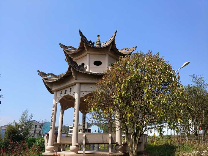 高配置与低油耗的vv5打卡多彩村庄马桥村