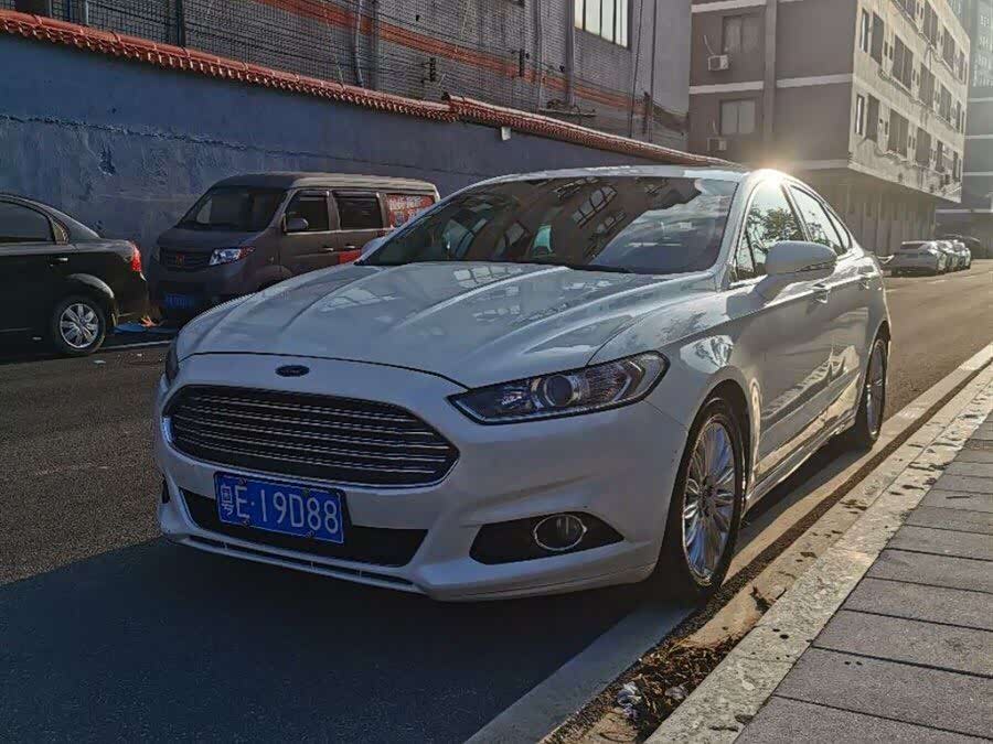 福特蒙迪欧外观马丁脸,非常漂亮