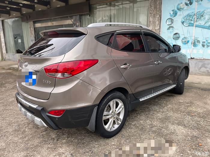 一手车现代ix35高配黑色内饰