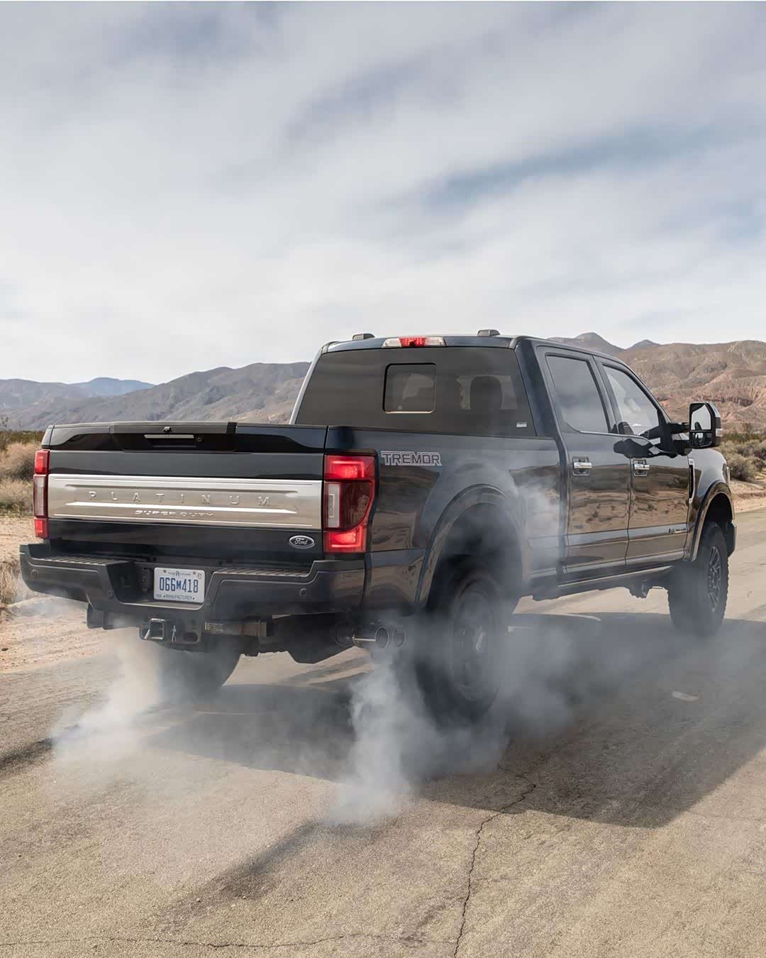 67l排量的福特f250superduty看上去很猛