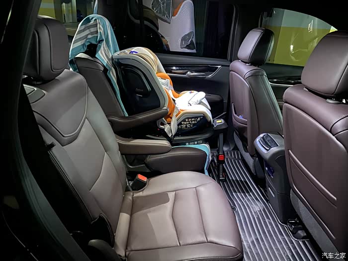 宝宝来了,超级奶爸购车首选,凯迪拉克xt6