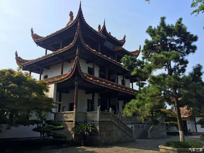 和小虎一起追寻天心阁拜访崇烈塔