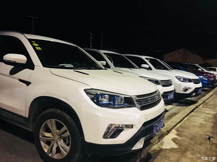 足球友谊赛激情绿茵场球场大狂欢