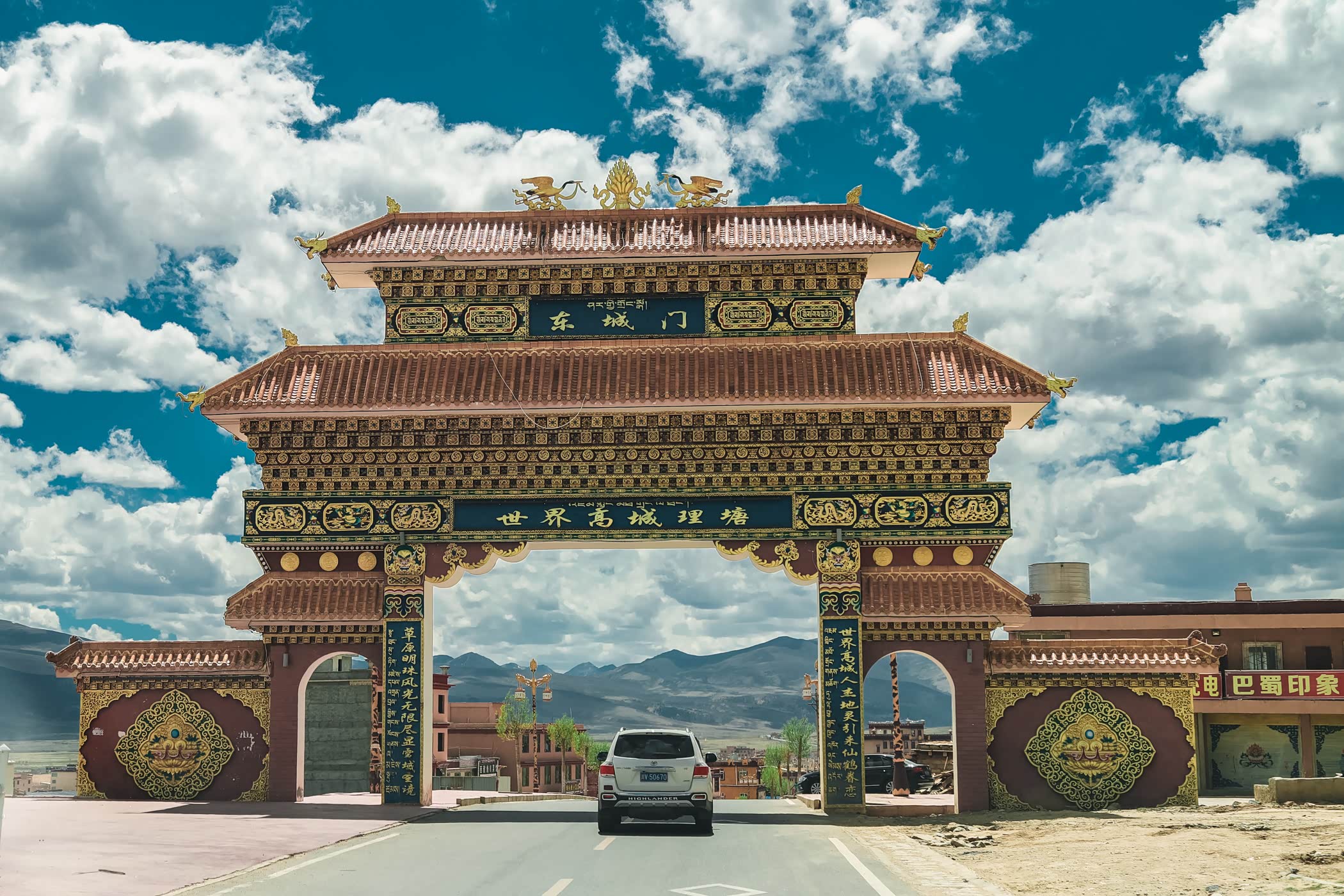 格聂神山住宿 格聂神山位于川理塘县热