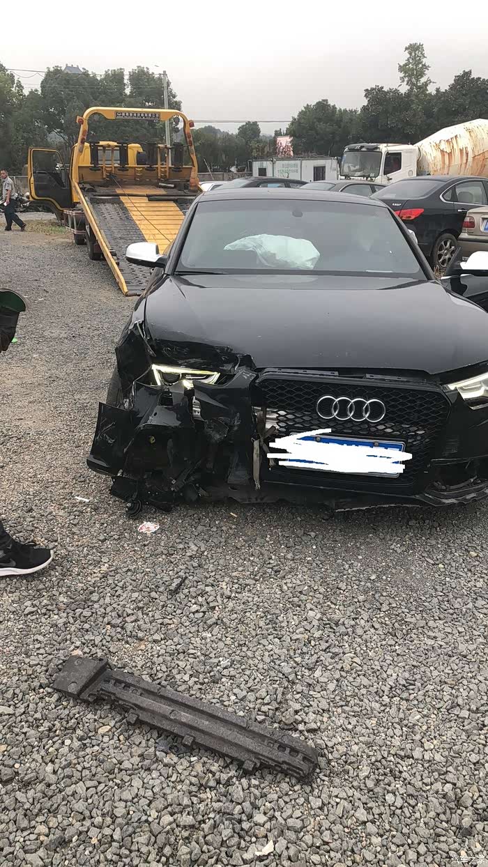 奥迪s5撞了换辆性价比超高18款730领先m套