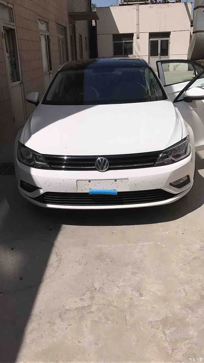 大众凌渡前脸看上去很有气势.