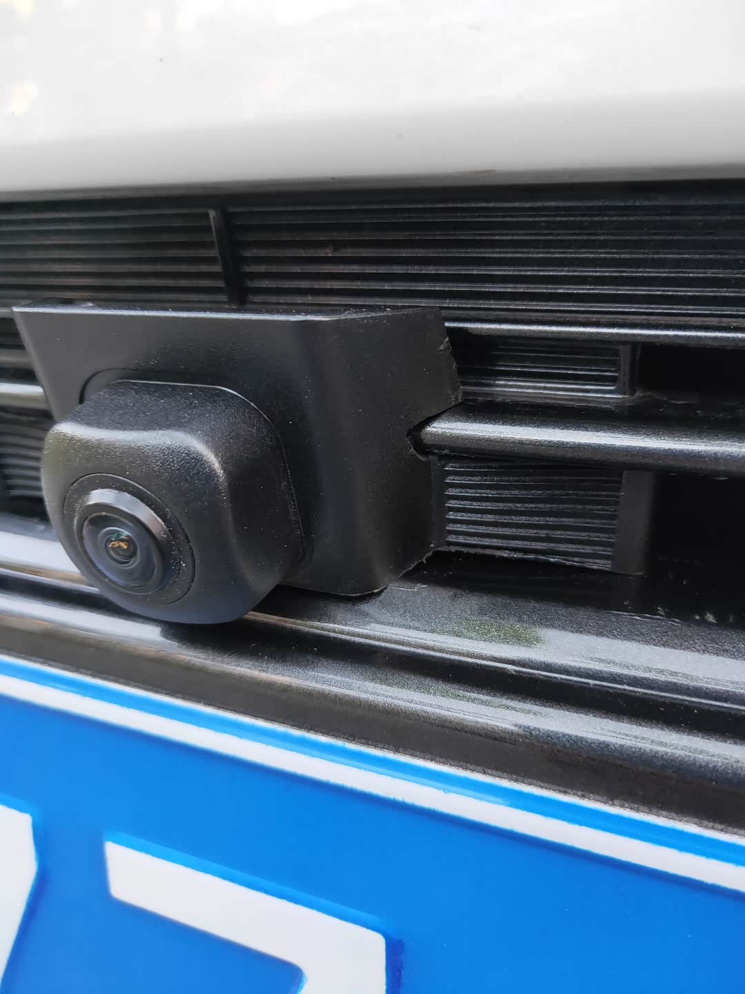 安装完360前摄像头位置不好,大家有安装完效果图的么,飞享一下!