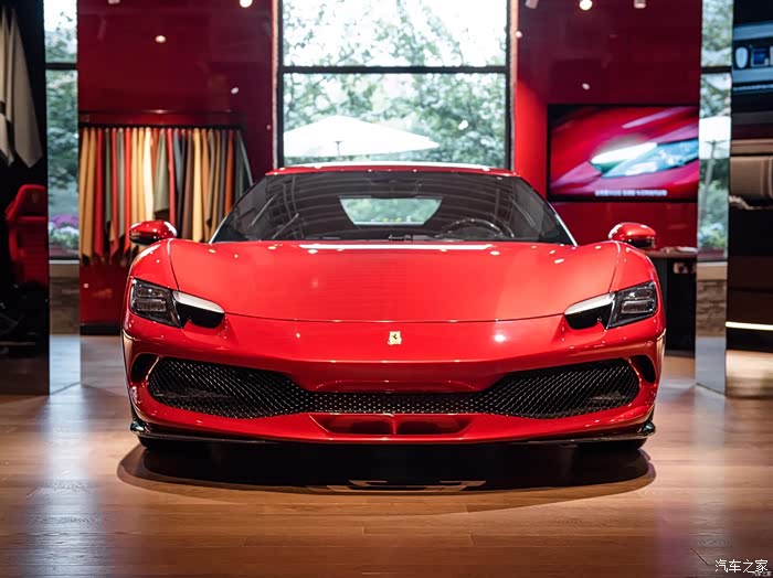 法拉利296gtb车头和保时捷taycan挺像的