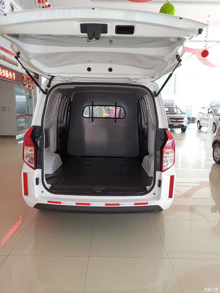 2座的五菱宏光plus 拉货合适吗