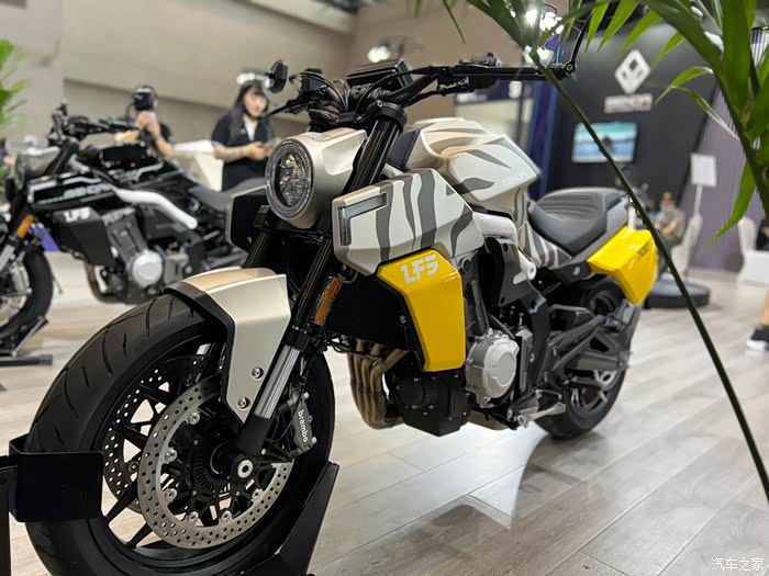 车展看摩托唐刀700