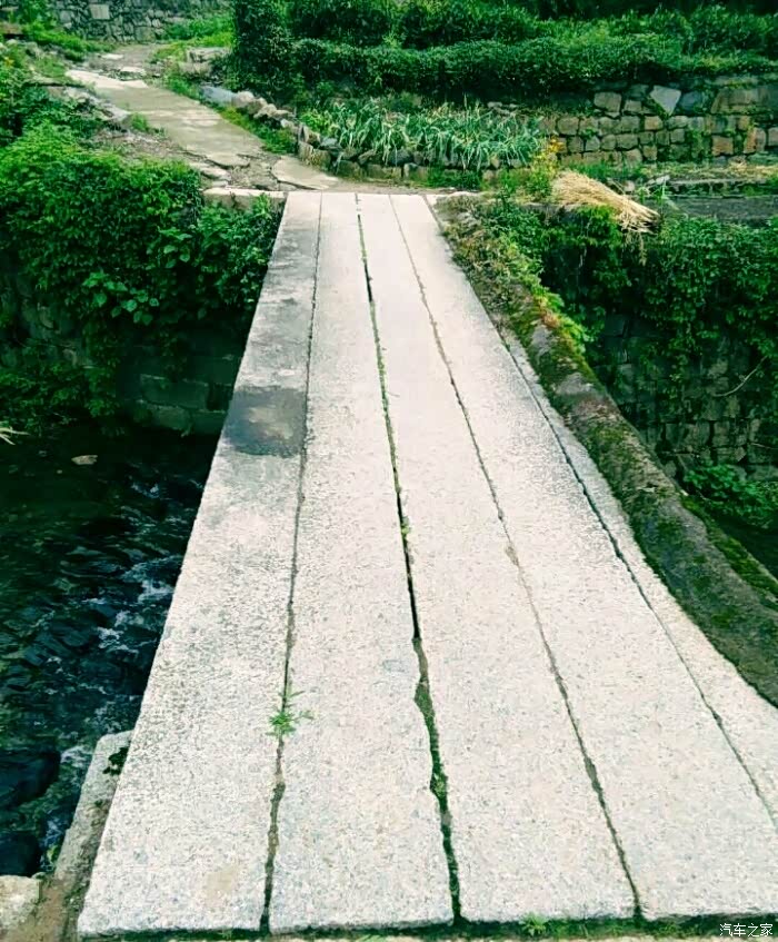 复古的青石板桥