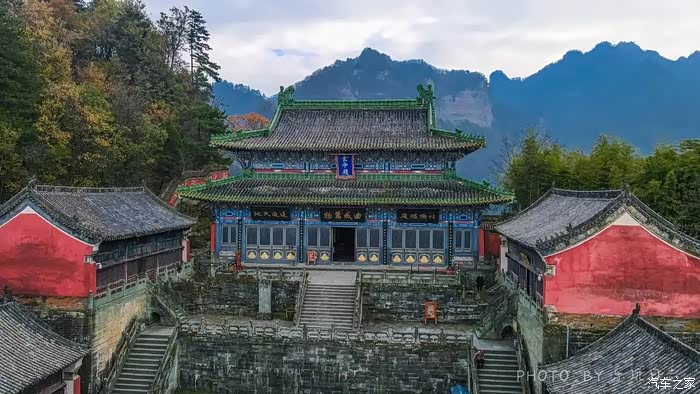 南岩宫是武当山三十六岩中最美的一处南岩顾名思义