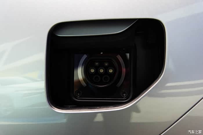 聪明,好开,好看——到店详细试驾智能电动轿跑小鹏p7