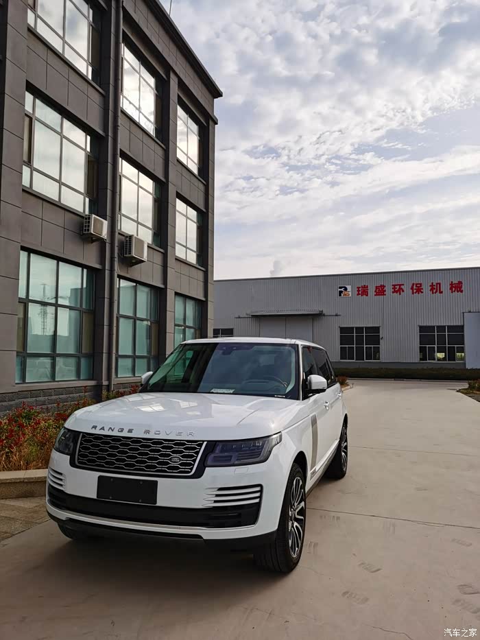 白色路虎气场这一块拿捏的死死的