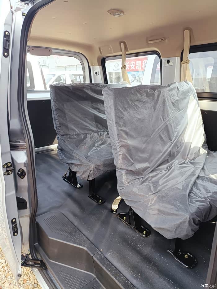 长安睿行m60空间大价格优城市物流好帮手