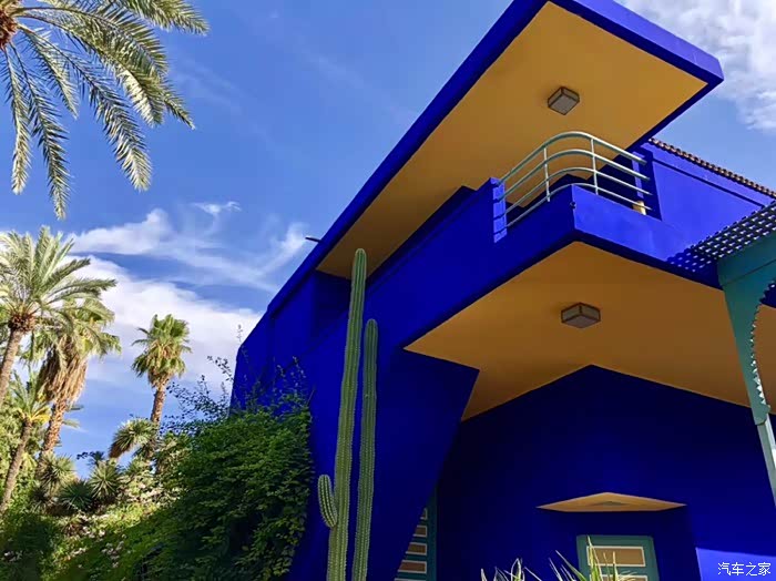 马约尔蓝,有关于这个世界的童话