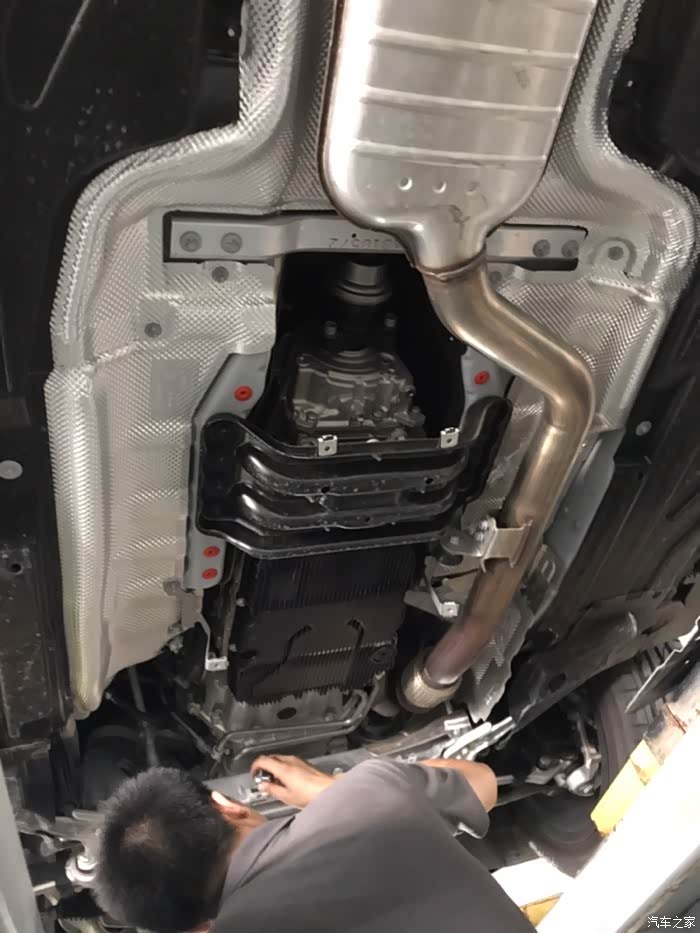 拆了底盘护板之后