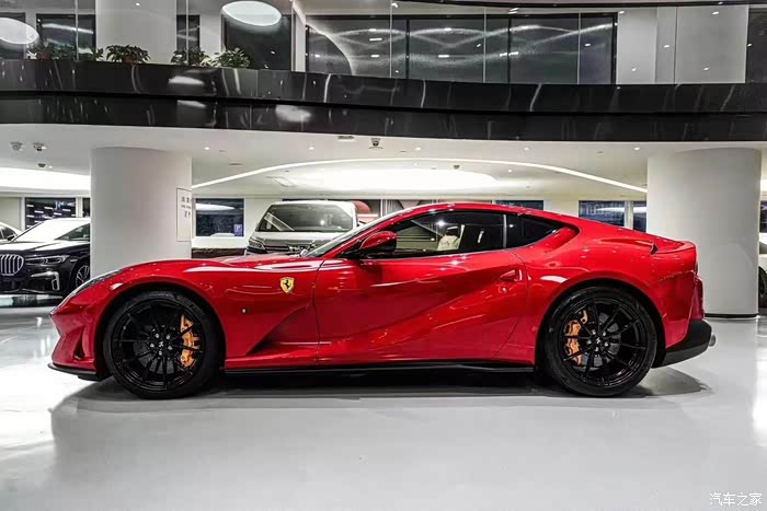 19年上牌18出厂法拉利812superfast