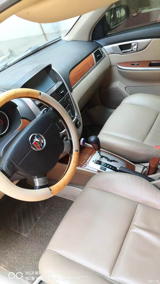 10年前的老车这内饰目前市面上10来万的车也没几个比得上